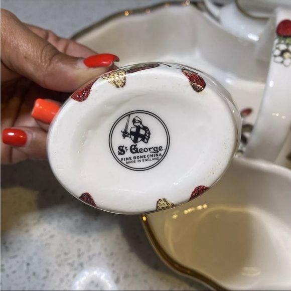 3pc. St. George Fine Bone China Strawberry Basket with creamer/sugar pot England - Picture 6 of 13